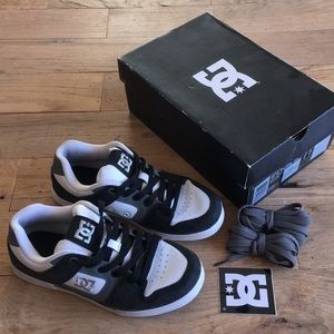 DC white and black skate shoes 7 or 38L